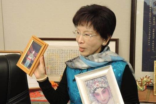 ������26��"��ί"���Č�����̖ ���е������xĻ�r