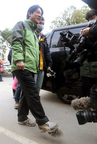 ه��¾Ȟ���Ь�ӡ��_��Ц��������Ԫ�؃�Ļ���D��