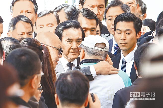 �RӢ��28�ճ�ϯ��228�¼�69�����Имo������x���r��һ�����h������ʾ���RӢ�ő�ԓ����Y��ʯ�o�������U���Y��ʯ�~�񣬲���������ο���y��