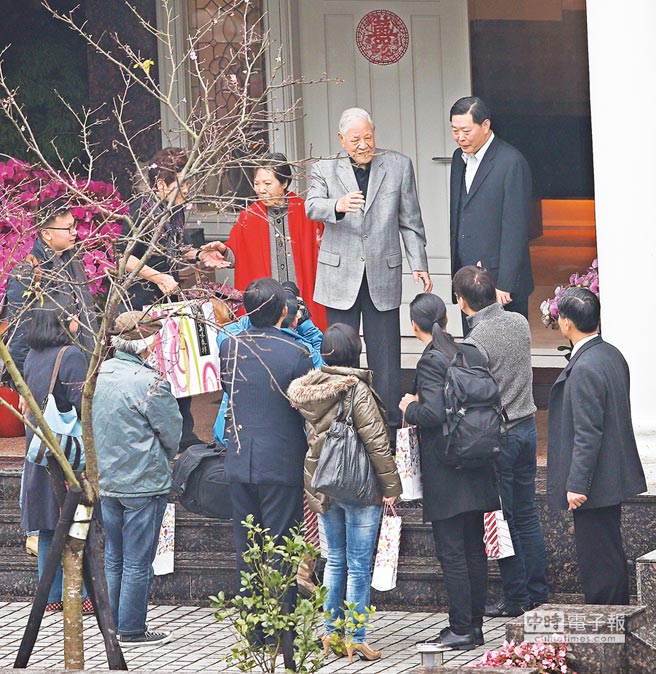 ������x���M��Ӣ�İ�"�ɰ��O���l��" ���M�����h