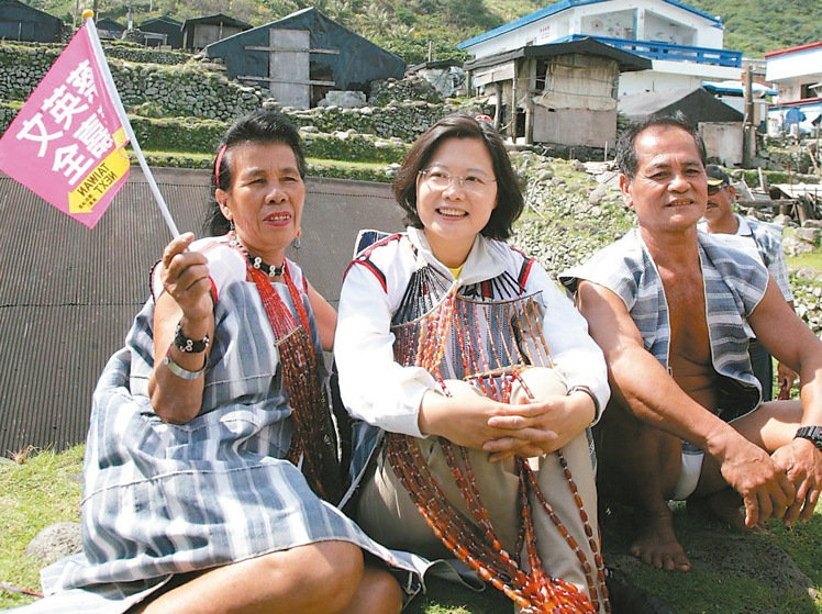 ��Ӣ�Ľ��죨15�գ����H���m�Z���ؑ��ˏU���}���D��2011��10�£���ǰ���m�Z���^�ˏU���A������������y����c�ٔ������Ӱ