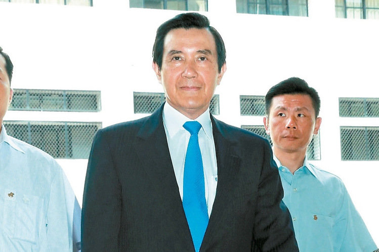 �RӢ�ŷ�ͥ�ϻ���ȫ�_ ʹ������ޢ������130��(�D)