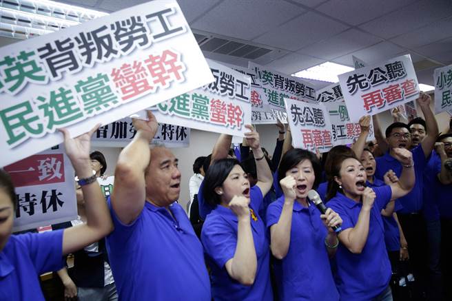 �����h����ί���ߺ���СӢ���фڹ���