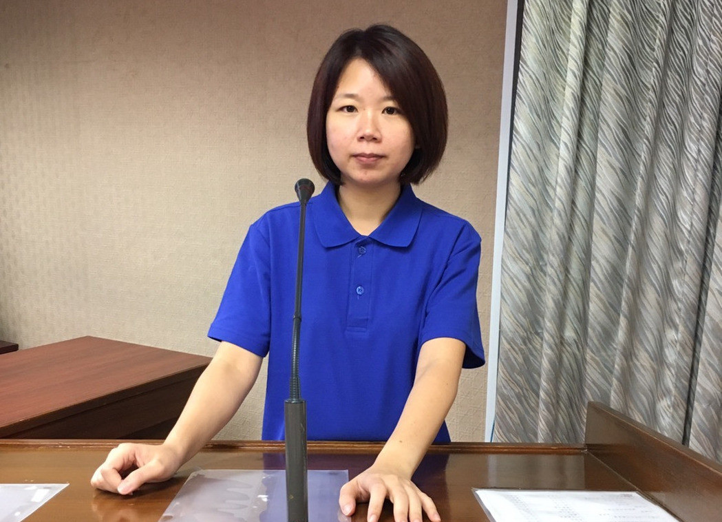 �����h����ί�������s��ʾ����Ӣ��Ը��ؑ�(y��ng)��������{���V����һ��������