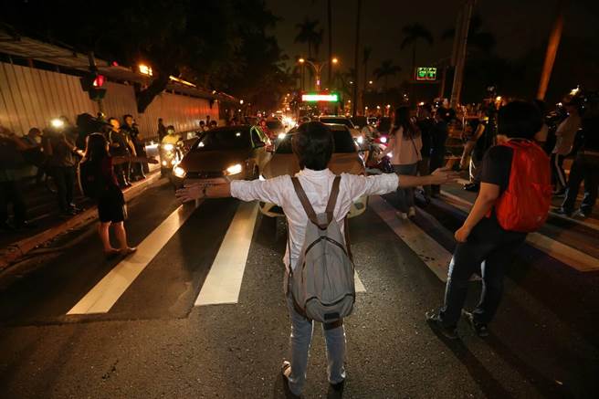 Ⱥ���������܇���c����ɽ��·�������{��˲��M���F����������