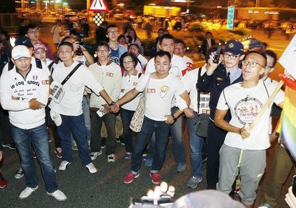 ��Ӣ�Đ��Ӳ�����ͬ�顱�h�}���l(f��)������� ��ݛՓ���Z