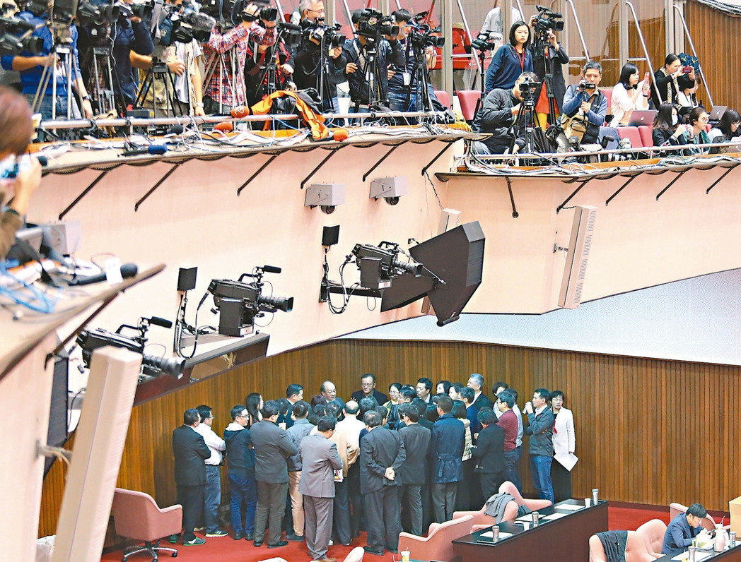 ��ʳ��ͬ�顢���ĸ� ���M(j��n)�h����߀Ҫ����4��(zh��n)��