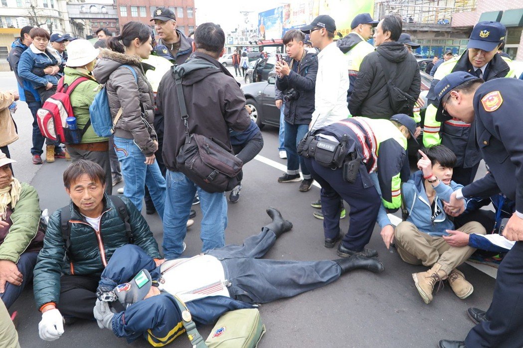 ���_������F�����Y��ʯ�~�� ���򾯲�s����������ˡ�