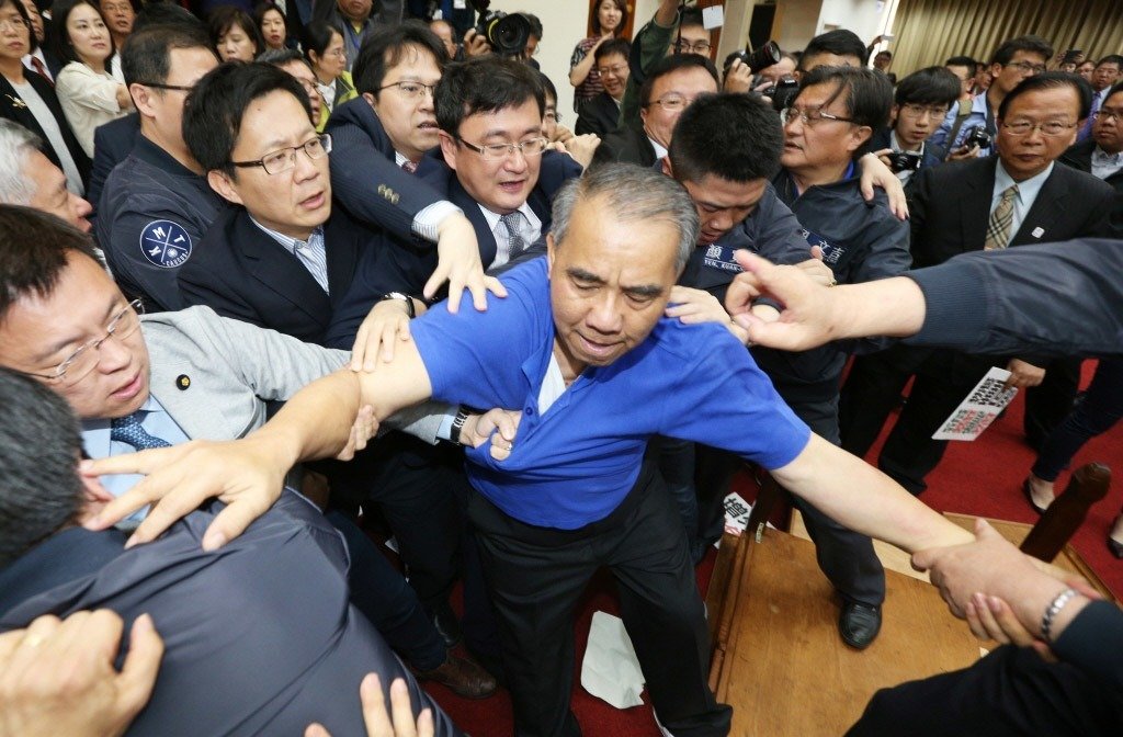 �����h����鱭��ǰհӋ���M�Ŵ��У����w�¹�