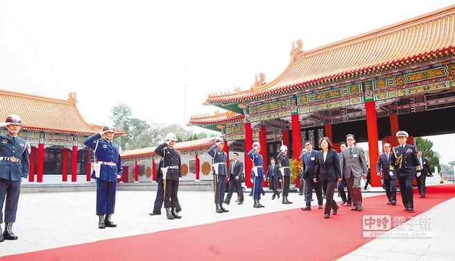 ��Ӣ�ļ١���Ԫ��֮�� �С�׃���_����֮��