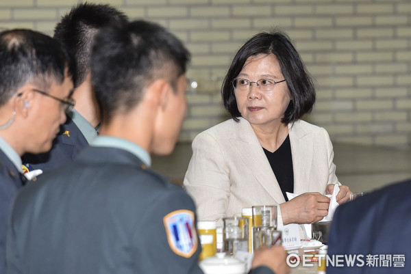 ��Ӣ�ķQ������һ��һ�ݡ��l�� �������ؓ(f��)؟(z��)�ε�����ЦԒ