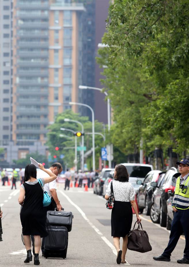 ��Ӣ�ĳ��О�ܿ��hȺ�� ��·���_��͌��н�ͨ����