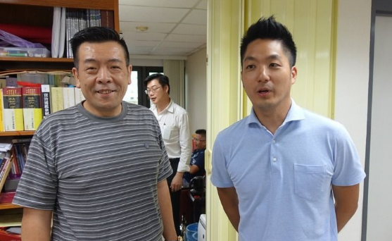 Ҫ�x�ˣ��Y�f��ͻȻ�F���_���h����һ���L�h�T