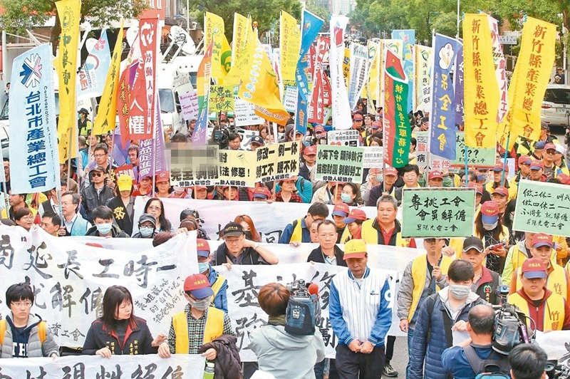 �_��ǰ����ί�������M(j��n)�h���˵Ľ�(j��ng)���e�� �@����������