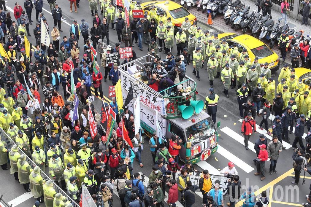 �P�Ąڹ��������ʹ����Ӣ�ı��Լ��xǰ��Փ���[Ę