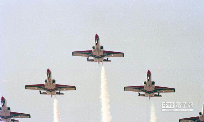 �_܊2��AT-3�̾��C��ײ1�C���� һ��У����