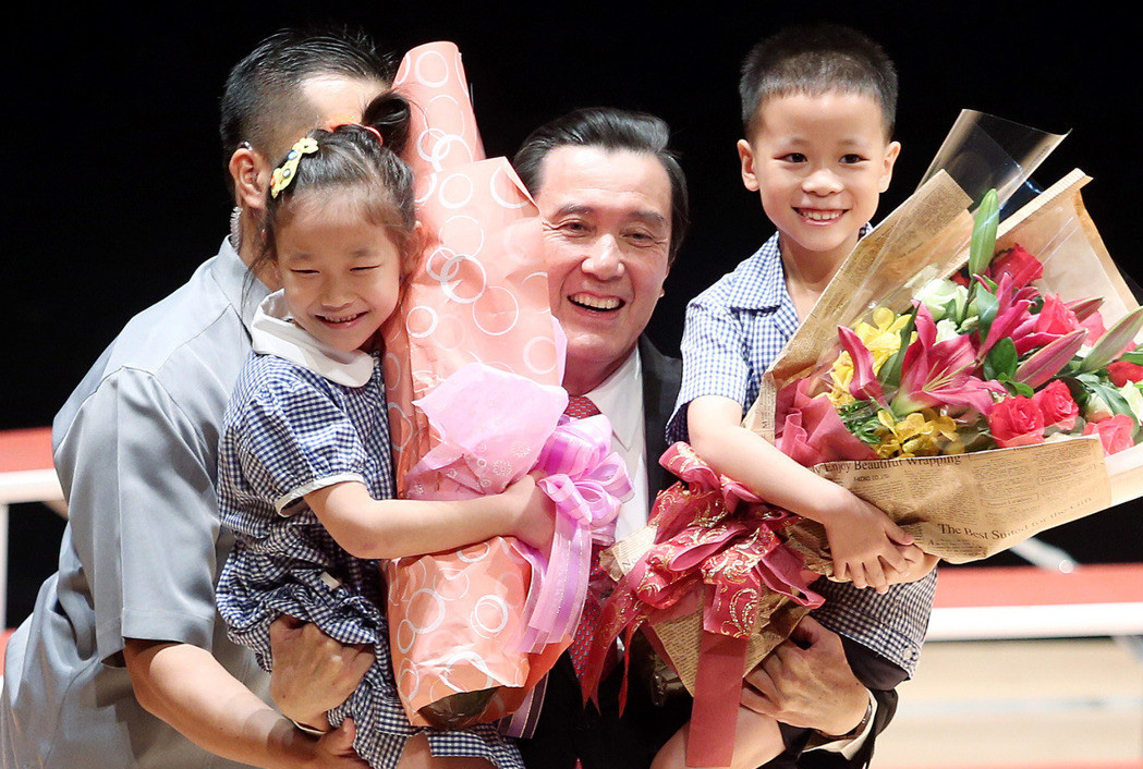 �RӢ�������ϯ�o����С�WУ�c�������S��f(xi��)���^�����������I����С�W����