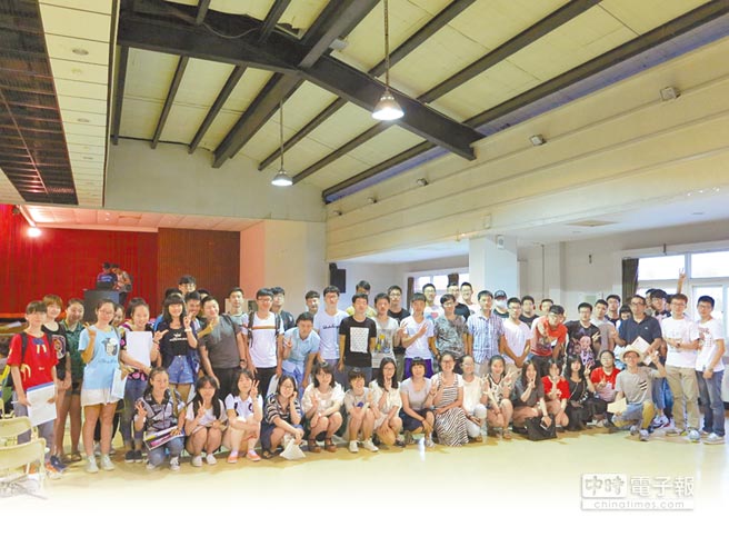 2015��9��11�գ��x�ش�W(xu��)57λ��ꑌW(xu��)λ����������Մ��(hu��)���c�W(xu��)�L(zh��ng)���Ӱ������DƬ��Դ���_(t��i)�����Еr(sh��)��ӈ�(b��o)����