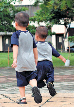 4�q�ġ����\����2 �q�ġ���������һ�������ֵܣ���鸸�H��Ը����̎�����B���m������o���ҵ����B��ͥ���Ҹ������`���DƬ��Դ���_���������