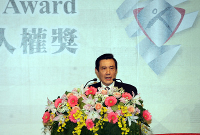 �_(t��i)��2013��ȴ����֞顰�١��RӢ�Ų��ؑ�(y��ng)