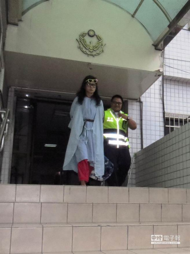 �V��Ů�����ѻ龯�T��ϧ��η�����Ҋ��