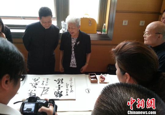 ���{�ɰ����������R�۳ɶ��F(xi��n)��(ch��ng)���������]����ī