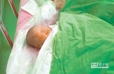 �����������С���坍Ů���ȗ���һ�����D��