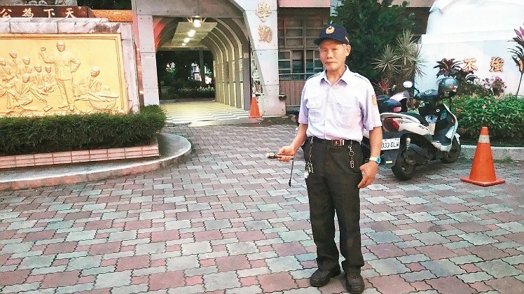 ��(d��n)��У�����S��������ʿ��ʾ�����������Ȳœ�(d��n)��У����ֻҪ���I(l��ng)��нˮ��Ը������{(di��o)����(w��)�� ���_����(li��n)�ψ� �Č��z��