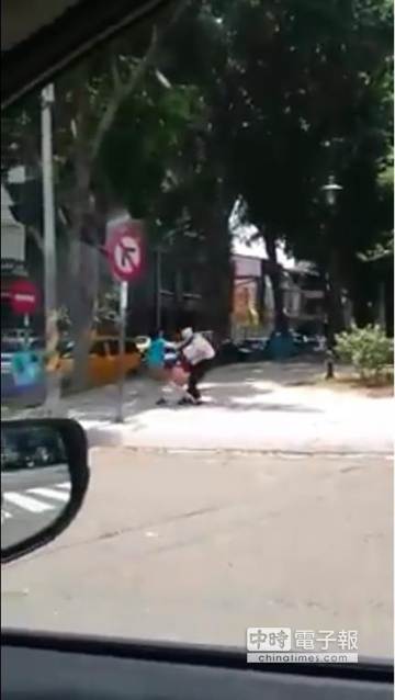 һ��ĸŮ���ֱ��l(f��)֫�w�����_ͻ���^��ȫ���������ς��W(w��ng)�j�����_ý���z���棩