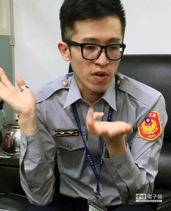 ֻ�򺽾���ֹ�ÿ͔y��Σ����Ʒѩ�Ѽ��ϙC�������ְ��zһ꠸���L�����(��D)���⵽�������ݾ��ٵă����j�R