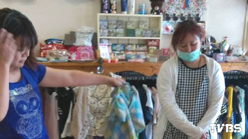 �_��һŮ��͵�·����u�W(w��ng)��Ů�b���h����һ�����D��