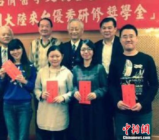 ��(y��u)�����_����@�_���C������