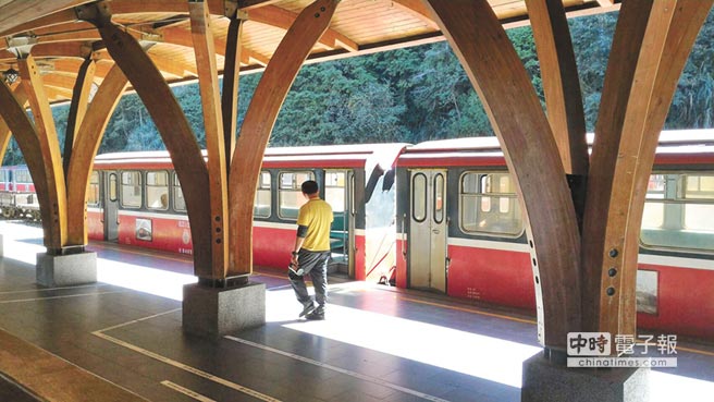 ����ɽɭ���F·ɽ�ϰ�܇���ο�ϡ��