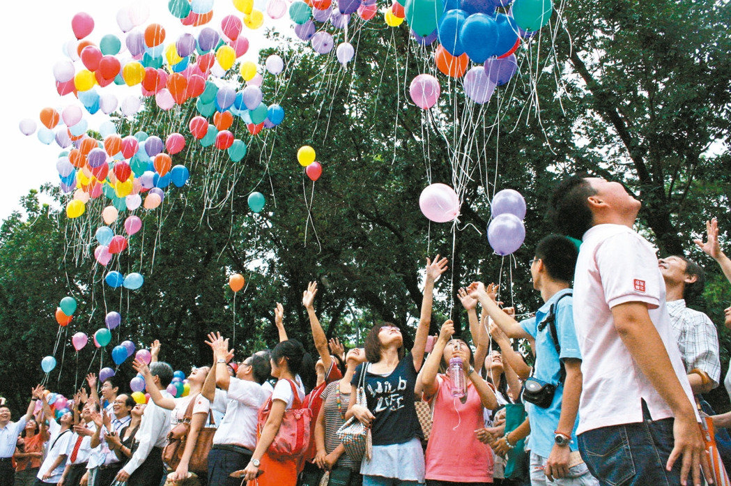 �ɰ����p�˸������������ܷ����Ӻ�ӡ�󣬂����P�С��D��ɰ��W��һ����w���򣬷��w����