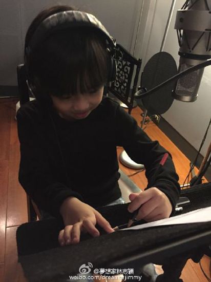 ��־�f΢����Kimi������ �J��ɐ�ģ�ӫ@�W(w��ng)�ѷQٝ