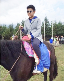 1��29�գ����������f���ö��Ε��h�_Ļ���ڕ����ϣ�һλ�������������t�I�������������˸�����Pע���@λ����������������һ��14�q�ĳ����W�����˴������������������������ϯ���f���h�����ڈF��ί�����ˆT���ܱ��������ӛ�߲��L�r��ʾ��������ϯ�ˆT��������Ҫ���� ���h���ݣ������c��ʽ�ĕ��h���̡�֮�������]��������������탞�㡣