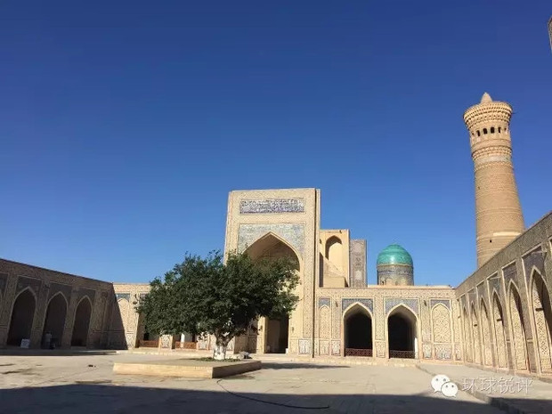 �DƬĬ�J���}