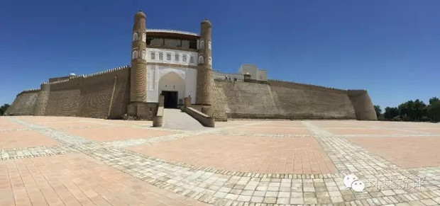 �DƬĬ�J���}