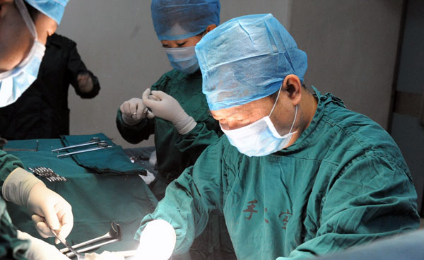 �f���A�����g�� �Y�ψD