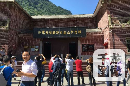 ӛ��һ���ڷ�Խ�A��ɽ�o���^���ղ��L��