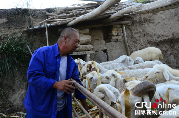 �DƬĬ�J���}