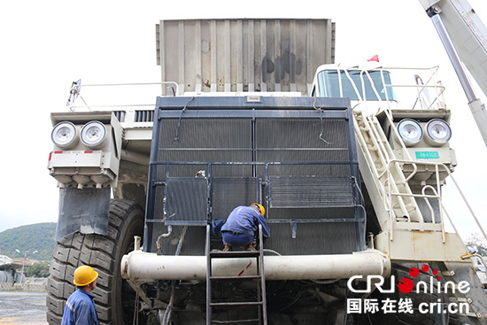 �DƬĬ�J���}