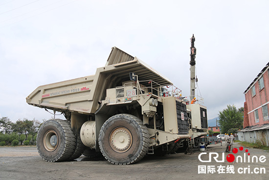 �DƬĬ�J���}