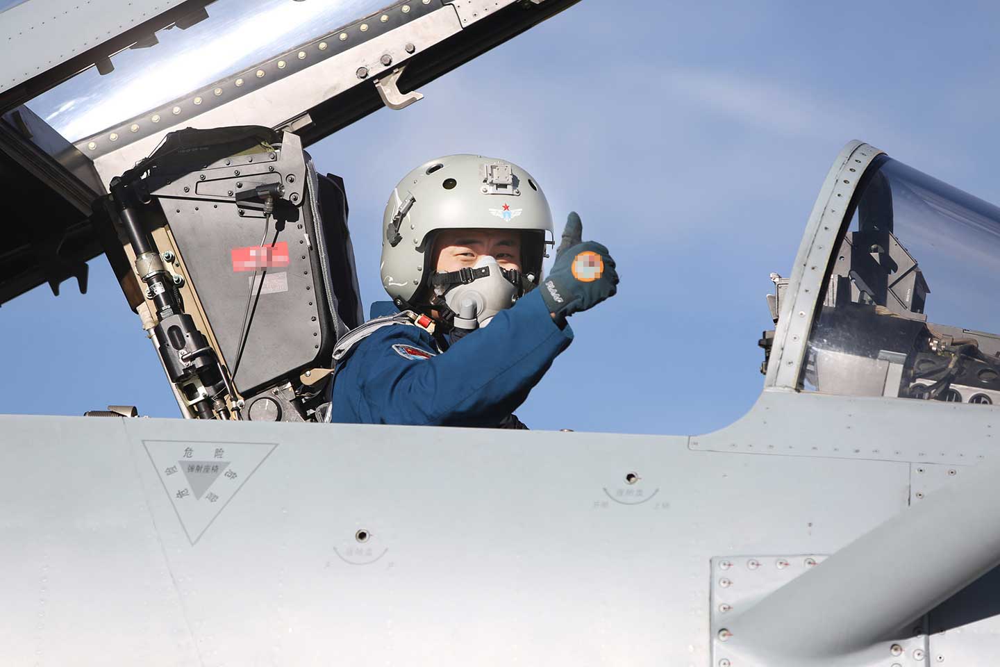 �������{��C