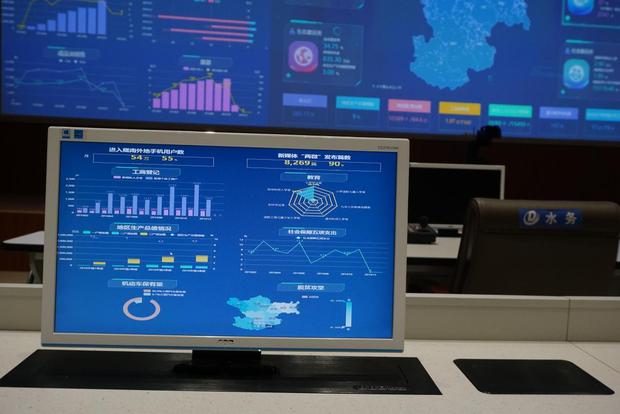 �DƬĬ�J���}