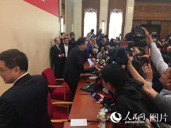 �l�����Y���������c��ӛ�ߡ�������������W�w�G�t �z