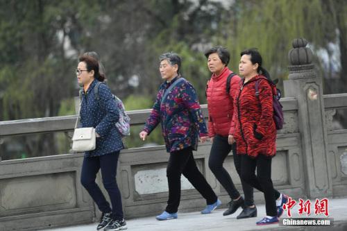 3��14�գ��Ĵ��ɶ����^����������������С��ܱ�����՚�Ӱ����Ĵ�����B�Ձ��س��m�ߵ����ֲ�߀���F�˽�ѩ��⣬�񱊼������Ӻ����������� ������ӛ�� ���� �z