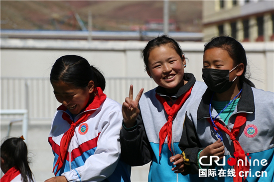 �DƬĬ�J���}