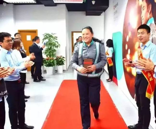 ����Ů���U(xi��n)��4������� ���{���Ԛ���r�����¸����f(shu��)Ӣ�Z(y��)��