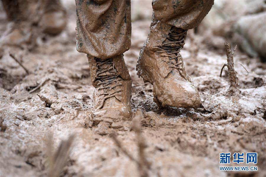 ������(x��)��ƽ�r(sh��)���Ї���ɫ������x˼��ָ���¡����r(sh��)����������ƪ�¡���(x��)��ƽ����ӛ�P(gu��n)���¡��D�Ļ��ӣ���10��һ�О������񡪡�����ȫ����Ѵ�Ȟ�(z��i)ȡ���A�����ش����֮�r(sh��)